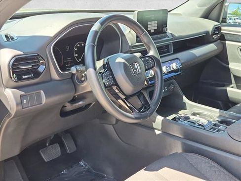 Used 2025 Honda Pilot Sport image 10