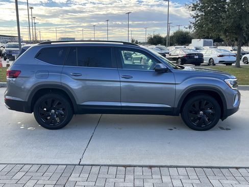 Certified 2025 Volkswagen Atlas SE image 11