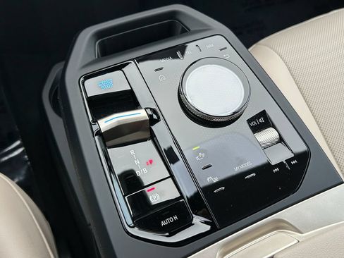 Used 2024 BMW iX xDrive50 w/ Sport Package AWD/4WD image 28