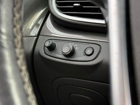 Used 2017 Buick Encore Premium image 18