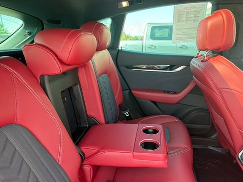 Used 2023 Maserati Levante GT AWD/4WD image 37