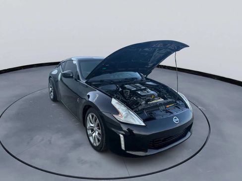 Used 2015 Nissan 370Z Coupe RWD image 9