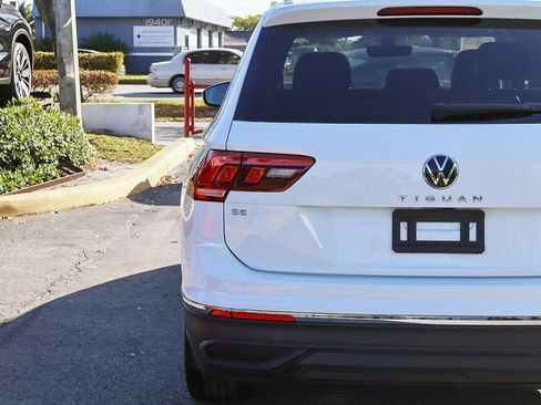 Used 2024 Volkswagen Tiguan SE w/ Panoramic Sunroof Package FWD image 16