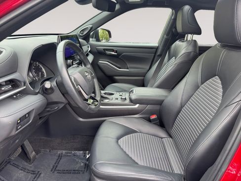 Used 2023 Toyota Highlander XSE image 9
