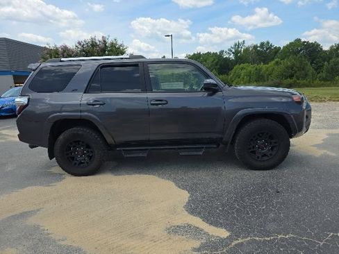 Used 2022 Toyota 4Runner SR5 AWD/4WD image 5