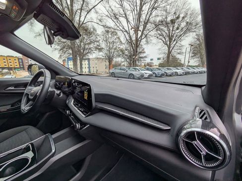 Used 2025 Chevrolet Equinox LT image 29