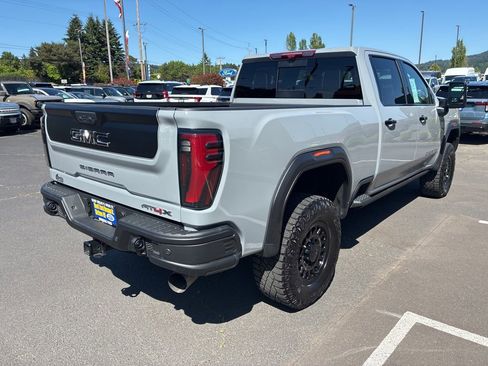 Used 2025 GMC Sierra 2500 AT4X w/ AT4X AEV Edition AWD/4WD image 7