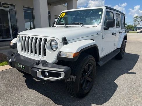 Used 2019 Jeep Wrangler Unlimited Sahara AWD/4WD image 2