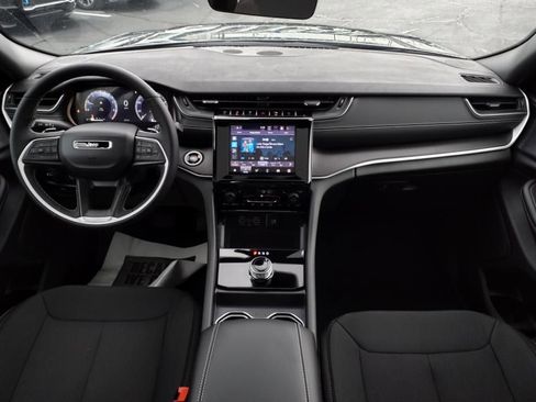 Used 2025 Jeep Grand Cherokee Laredo X w/ Luxury Tech Group I image 9