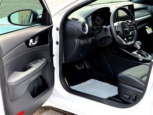 Used 2024 Kia Forte GT-Line w/ GT-Line Premium Package image 11