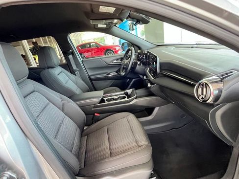 Used 2025 Chevrolet Equinox LT FWD image 17