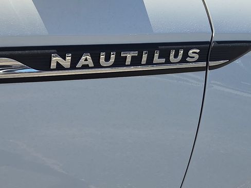 Used 2023 Lincoln Nautilus Reserve w/ Equipment Group 201A FWD image 13
