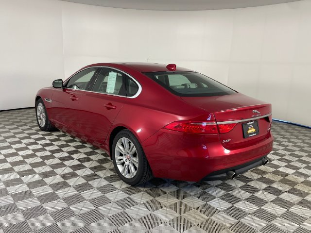 Used 2016 Jaguar XF Premium RWD image 23