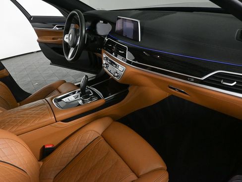 Used 2020 BMW 750i xDrive w/ Executive Package AWD/4WD image 22