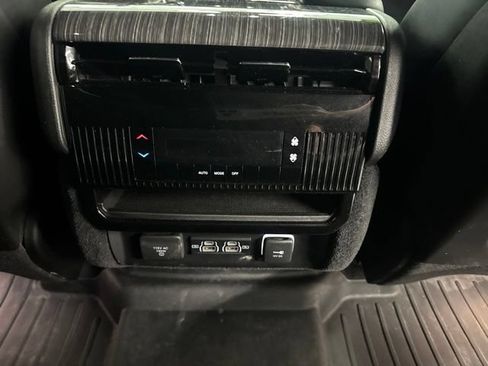 Used 2022 Jeep Wagoneer Series II AWD/4WD image 37
