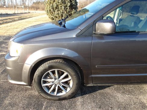 Used 2017 Dodge Grand Caravan SE image 29