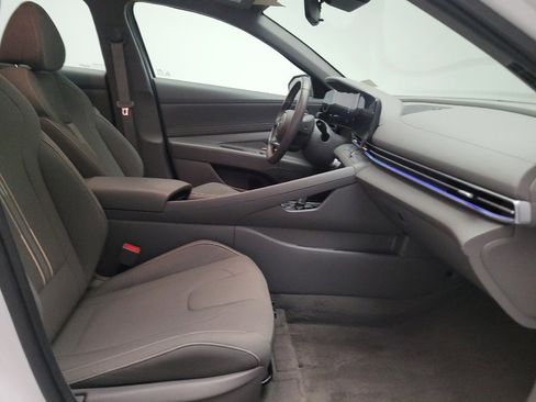 Used 2025 Hyundai Elantra SEL FWD image 21