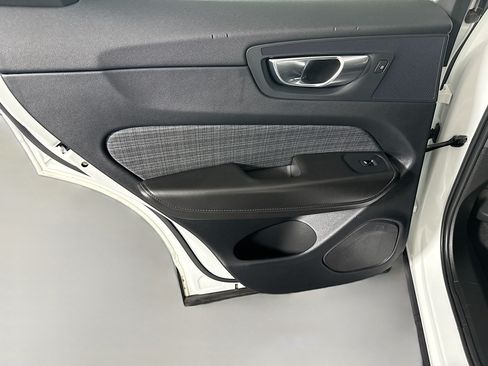 Used 2023 Volvo XC60 B5 Core FWD image 26