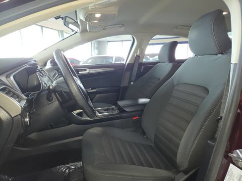 Used 2017 Ford Fusion SE w/ Fusion SE Technology Package FWD image 18