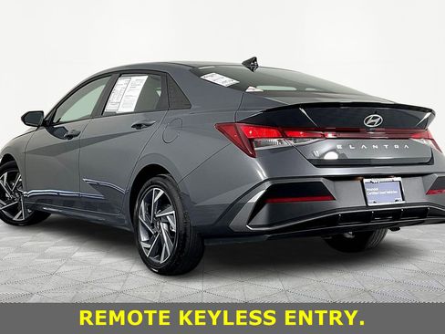 Used 2025 Hyundai Elantra Sport FWD image 4