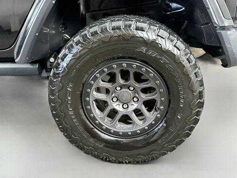 Used 2023 Jeep Wrangler Unlimited Rubicon w/ Xtreme 35 Tire Package AWD/4WD image 28