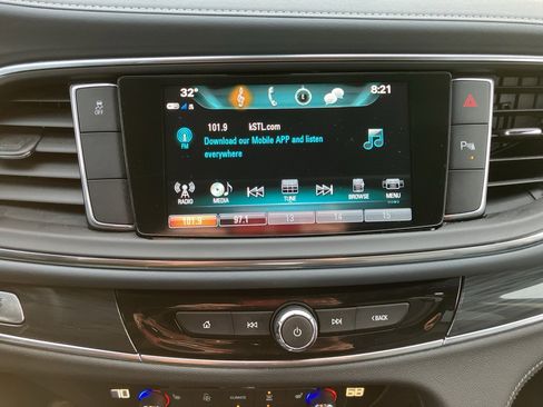 Used 2019 Buick Enclave Essence image 17