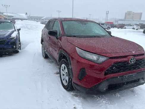 Used 2022 Toyota RAV4 LE AWD/4WD image 4