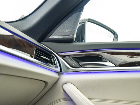 Used 2019 BMW 530e image 25