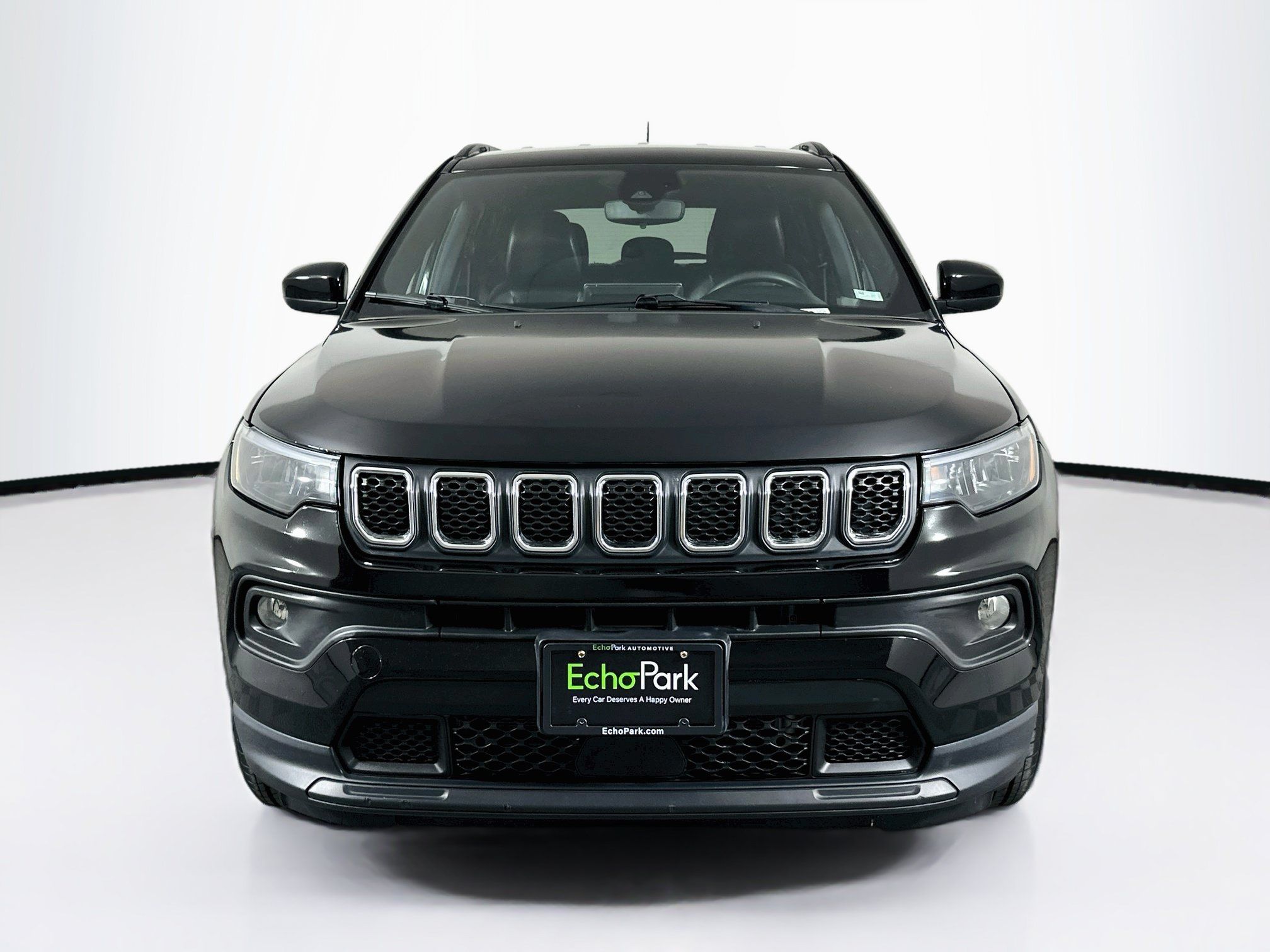 Used 2023 Jeep Compass Latitude AWD/4WD image 2
