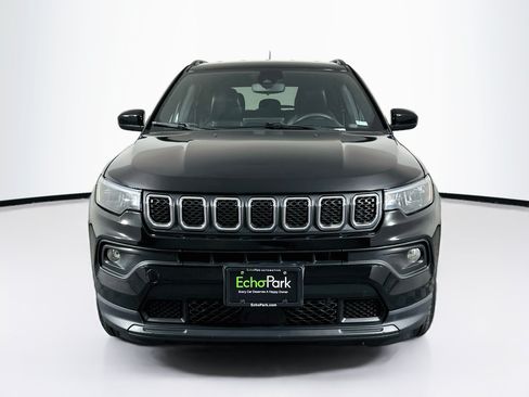 Used 2023 Jeep Compass Latitude AWD/4WD image 2
