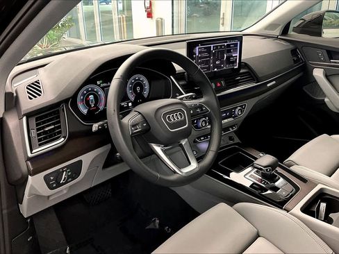 Certified 2025 Audi Q5 2.0T Premium Plus w/ Premium Plus Package AWD/4WD image 18