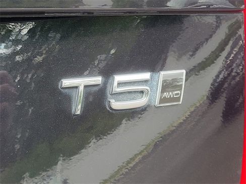 Used 2022 Volvo XC90 T5 Momentum w/ Climate Package image 12