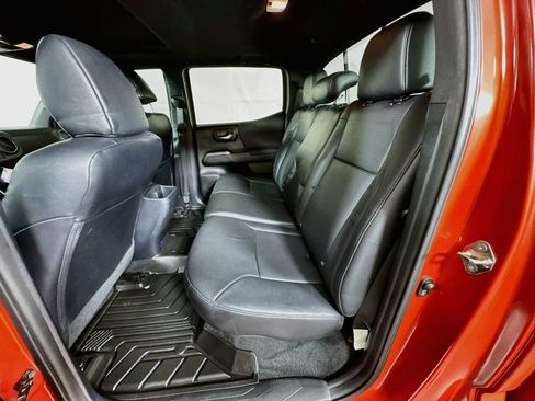 Used 2018 Toyota Tacoma TRD Off-Road w/ TRD Premium Off Road Package RWD image 30