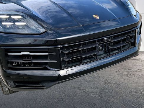 Certified 2024 Porsche Cayenne Coupe AWD/4WD image 20