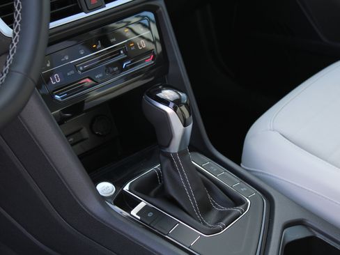 New 2025 Volkswagen Taos SE image 15