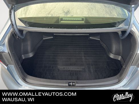 Used 2022 Toyota Corolla LE FWD image 12