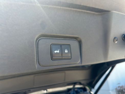 Used 2025 Nissan Rogue SV FWD image 23