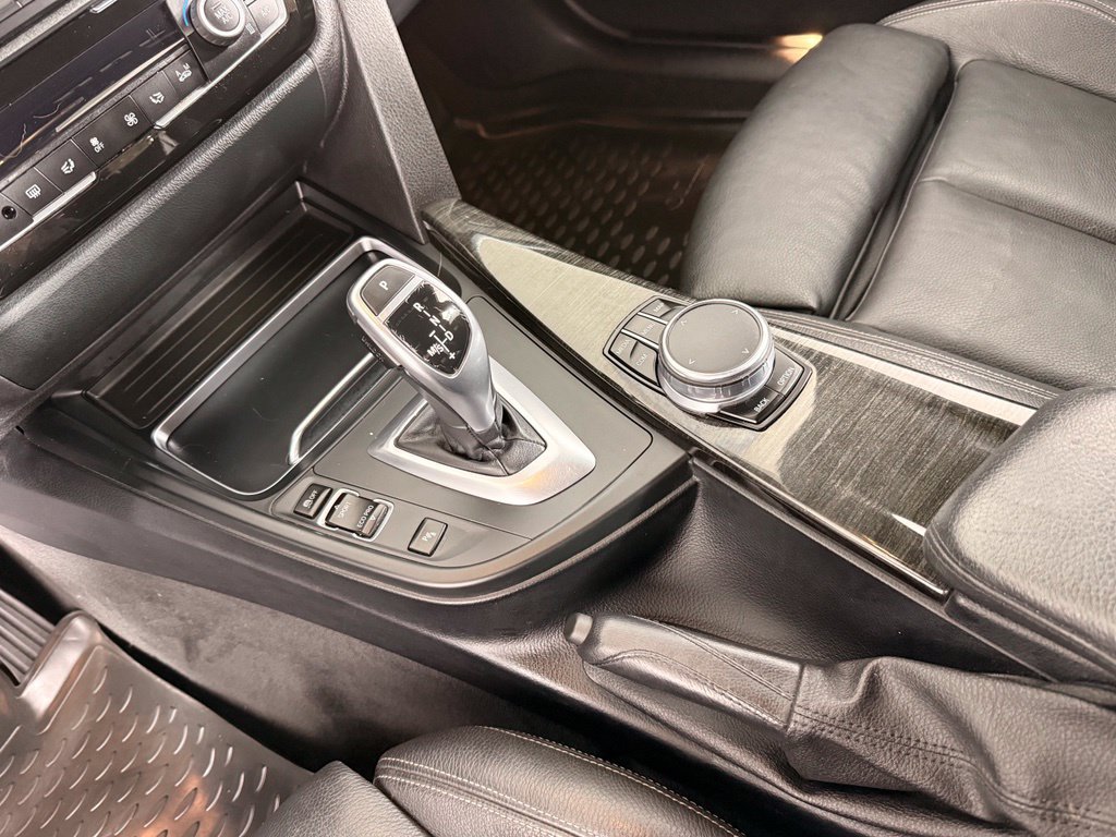 Used 2017 BMW 330i xDrive Sedan AWD/4WD image 4