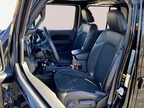 Used 2021 Jeep Gladiator Sport image 15
