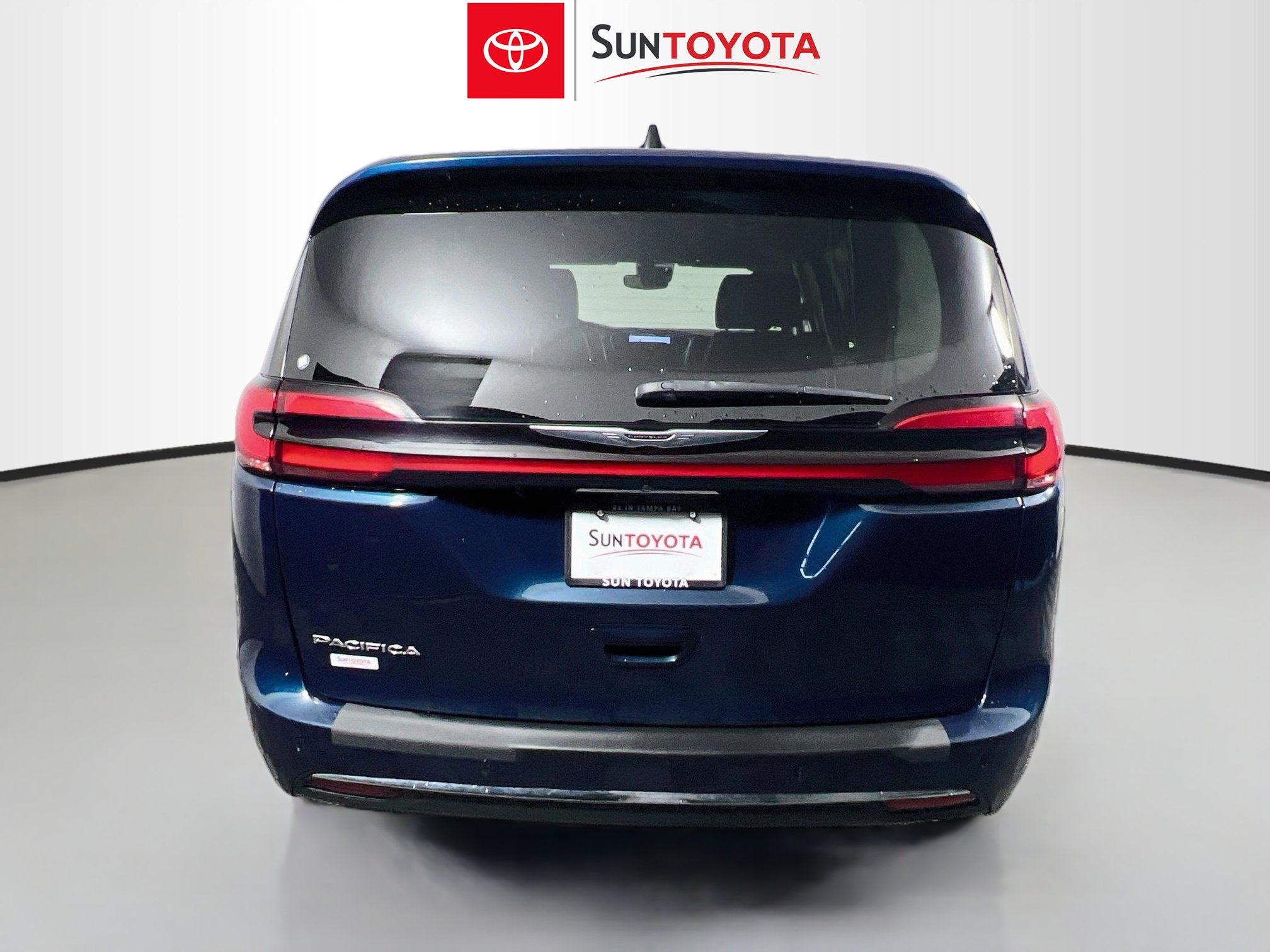 Used 2023 Chrysler Pacifica Touring-L FWD image 5
