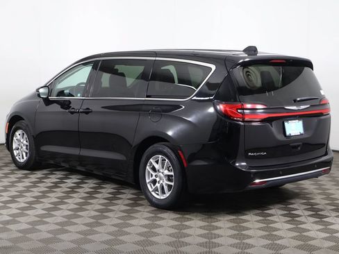 Used 2024 Chrysler Pacifica Touring-L FWD image 10