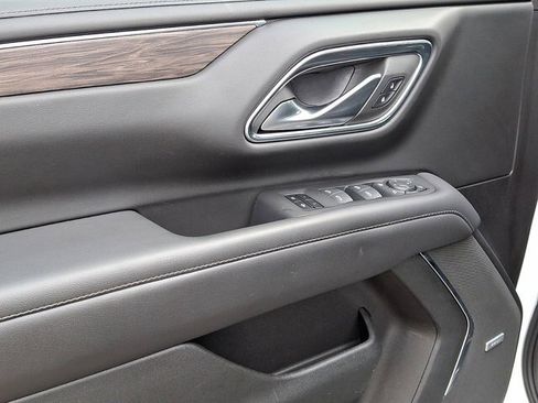 Used 2022 Chevrolet Suburban Z71 w/ Luxury Package image 2