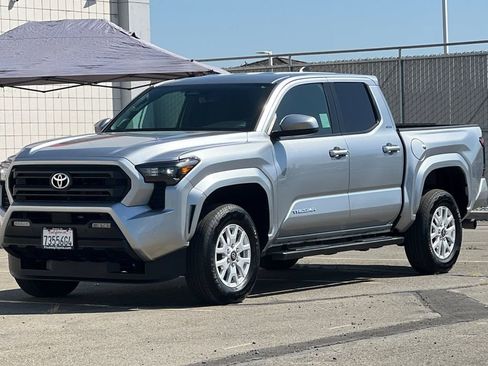 Used 2025 Toyota Tacoma SR5 w/ SR5 Upgrade Package image 10