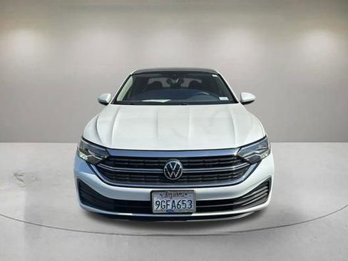 Used 2023 Volkswagen Jetta SE FWD image 2
