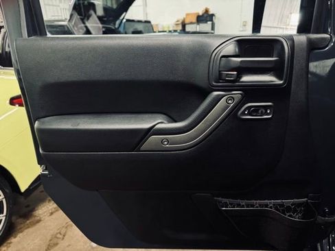 Used 2018 Jeep Wrangler Sport image 11