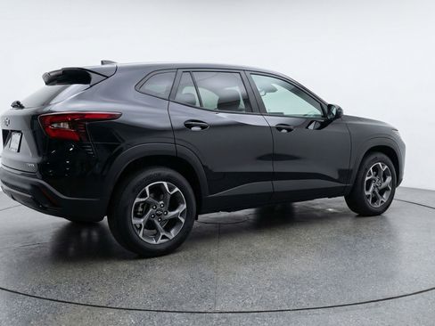 Used 2025 Chevrolet Trax LT w/ LT Convenience Package FWD image 9
