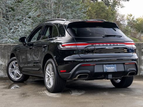 Certified 2025 Porsche Macan image 3
