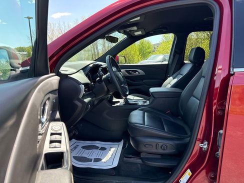 Used 2023 Chevrolet Traverse LT w/ LT Premium Package AWD/4WD image 23