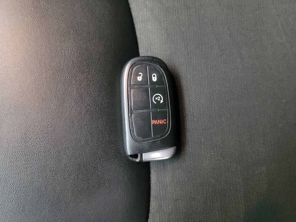 Used 2019 Jeep Cherokee Latitude Plus FWD image 32