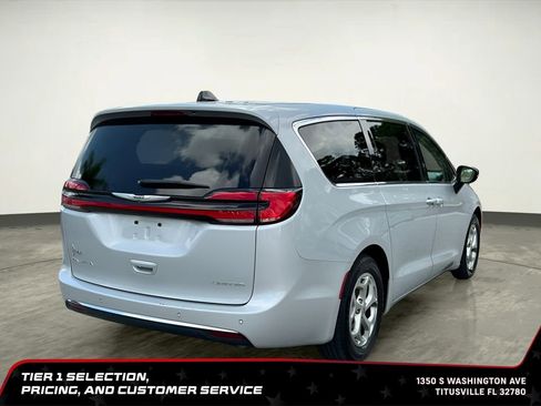 Used 2024 Chrysler Pacifica Limited FWD image 6